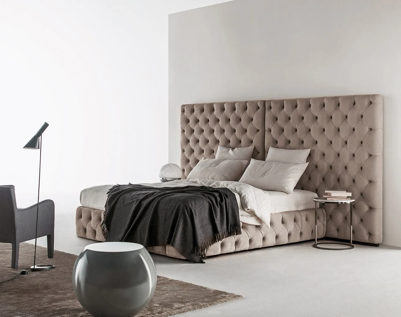 Meridiani TUYO Grand Tufted Bed